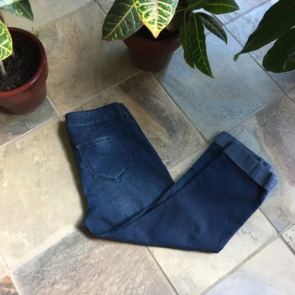 a.n.a. Cuffed-Hem Stretch Crop Jeans (like NEW) - Picture 7 of 11